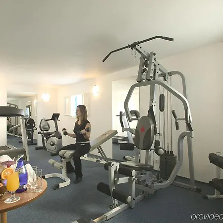 يياناكي فندق 4*