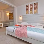 Hotel Yiannaki 4*