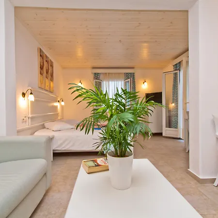 Yiannaki Hotel Ornos (Mykonos)