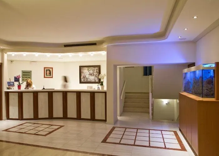 Yiannaki Otel 4*